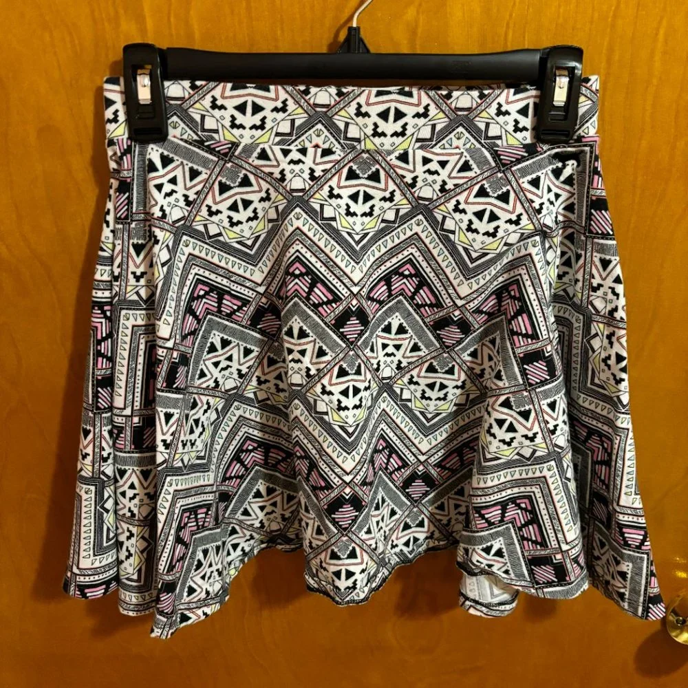 Pink Victoria Secret Geometric Print Circle Skirt Size Small‎